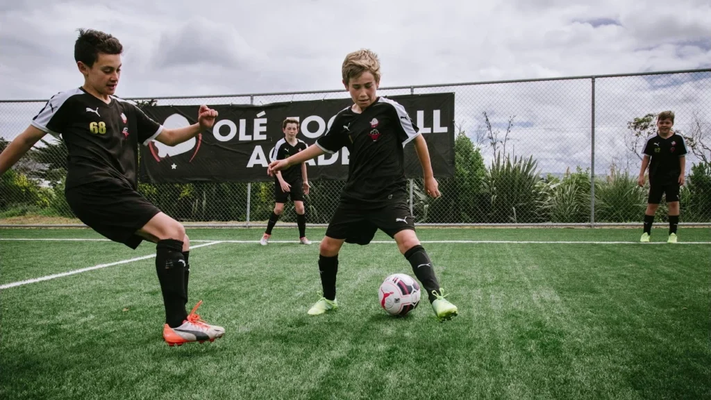 أفضل الأكاديميات الكروية العالمية لتطوير النجوم الصاعدين في عام 2025