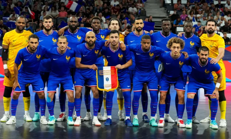 منتخب فرنسا لكرة الصالات يحتفل بالفوز على بلغاريا