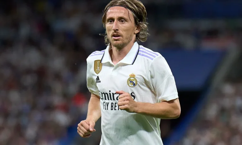 لوكا مودريتش يودّع جماهير ريال مدريد في ملعب سانتياغو برنابيو