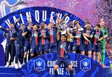 لاعبو باريس سان جيرمان يحتفلون بالتتويج بكأس فرنسا استعداداً لنهائي دوري الأبطال
