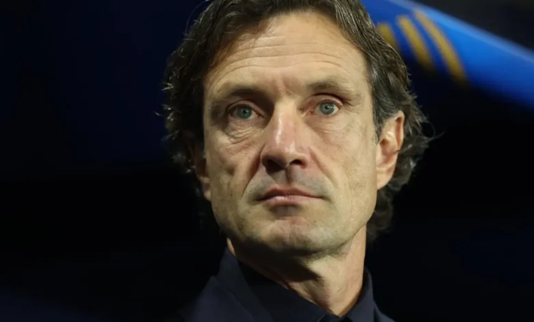 لوران بونادي خلال المؤتمر الصحفي لإعلان غياب رينار ولو سومير عن يورو 2025