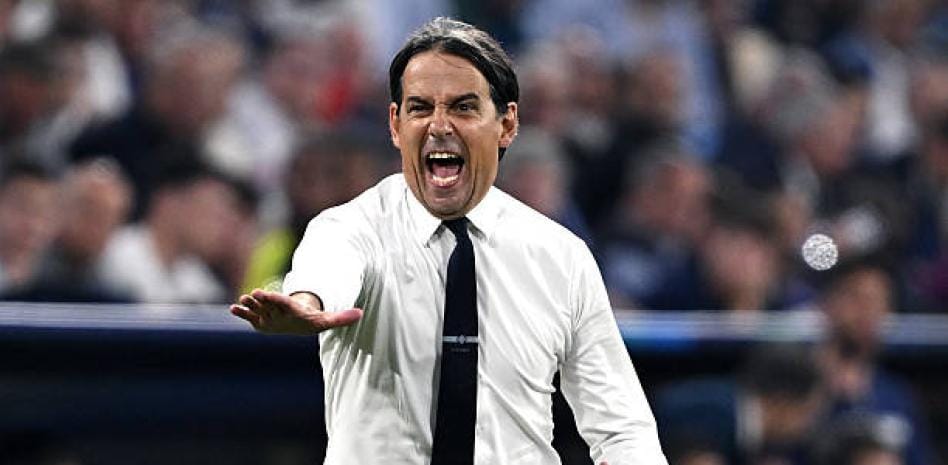 سيموني إنزاغي خارج أسوار نادي إنتر بالتراضي