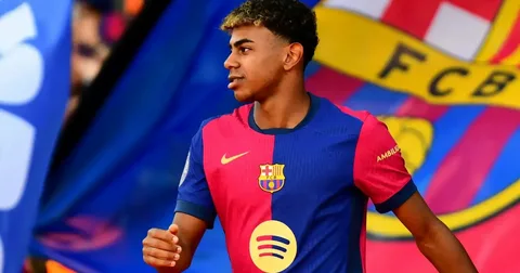 لامين يامال خلال تدريبات نادي برشلونة استعدادا للموسم الجديد