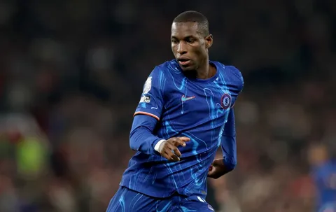 نيكولاس جاكسون مهاجم تشيلسي خلال إحدى المباريات