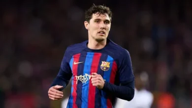 : المدافع أندرياس كريستنسن بقميص برشلونة أثناء مباراة في الدوري الإسباني