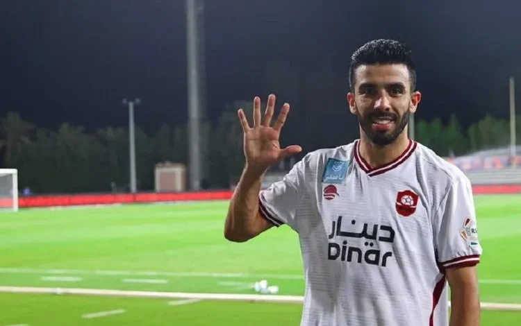 كريم البركاوي مهاجم مغربي في لقطة خلال مباراة مع نادي الرائد السعودي