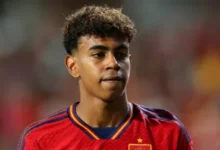 ما هو الاسم الحقيقي الكامل للنجم الصاعد لامين يامال لاعب برشلونة؟ 10 نجم برشلونة الشاب لامين يامال