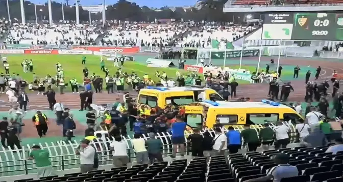 جماهير مولودية الجزائر في ملعب 5 جويلية لحظة الانهيار