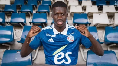 مأمادو سار بقميص ستراسبورغ خلال مباراة في الدوري الفرنسي 2024-2025