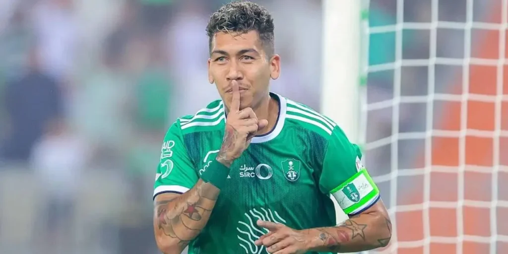 نجم ليفربول السابق في طريقه إلى الدوري القطري فيرمينو يوافق على عرض السد 1 فيرمينو لاعب أهلي جدة يقترب من الانتقال إلى السد القطري