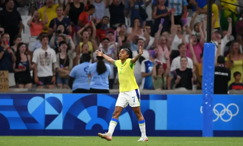 كيرولين مهاجمة منتخب البرازيل للسيدات