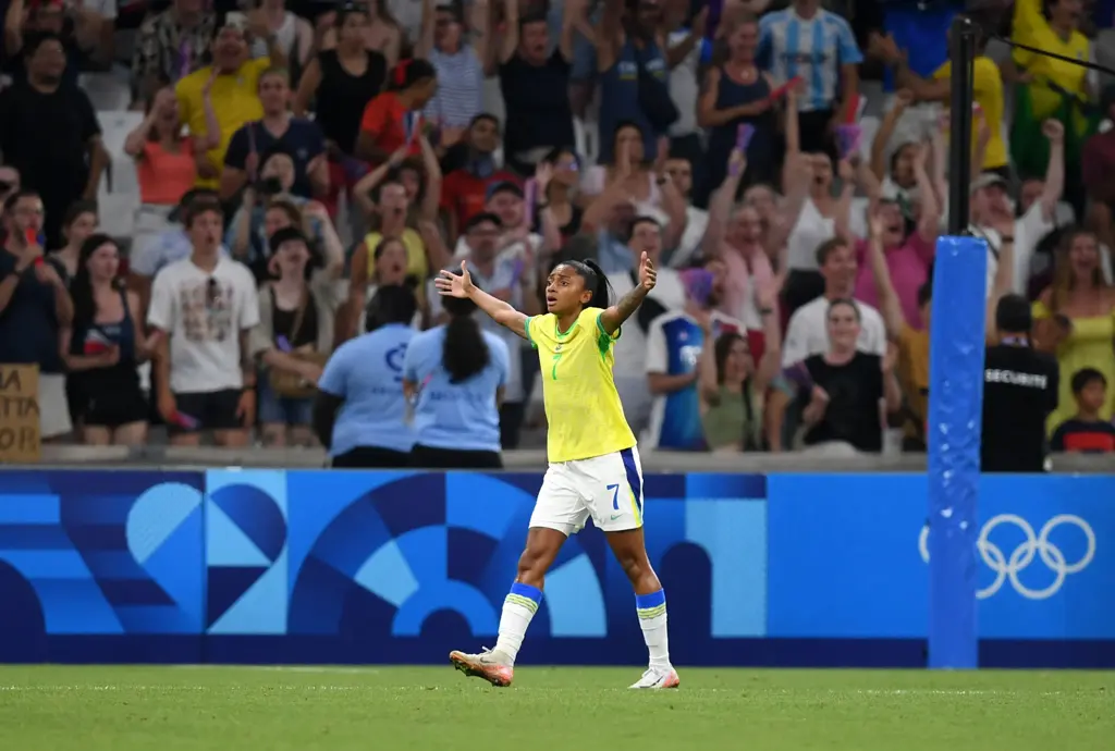 كيرولين مهاجمة منتخب البرازيل للسيدات