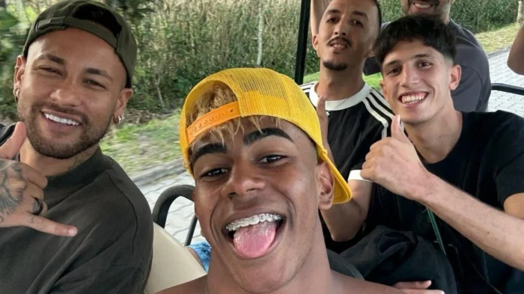 لامين يامال يلتقي بنيمار على شاطئ ريو دي جانيرو خلال عطلة صيفية مميزة