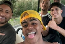 لامين يامال يلتقي نيمار في ريو دي جانيرو ويعيش لحظات لا تُنسى 12 لامين يامال يلتقي بنيمار على شاطئ ريو دي جانيرو خلال عطلة صيفية مميزة