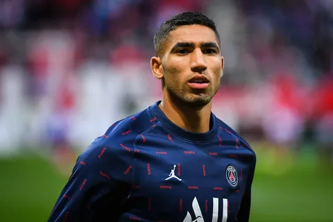 حكيمي النجم المغربي الذي حمل باريس نحو المجد الأوروبي