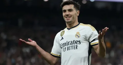 إبراهيم دياز بقميص ريال مدريد خلال إحدى مباريات الليغا