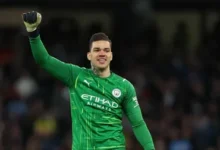 إديرسون يؤكد استمراره مع مانشستر سيتي في موسم 2025