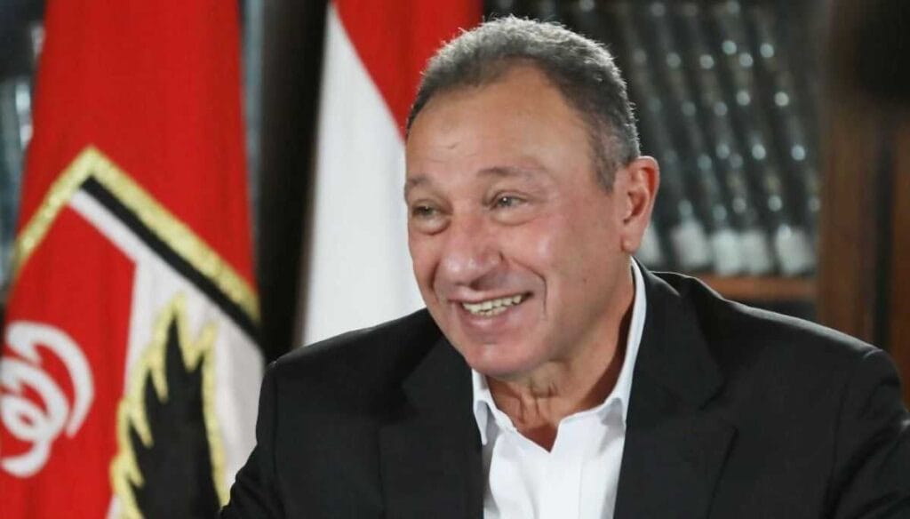 محمود الخطيب رئيس النادي الأهلي خلال اجتماع مجلس الإدارة