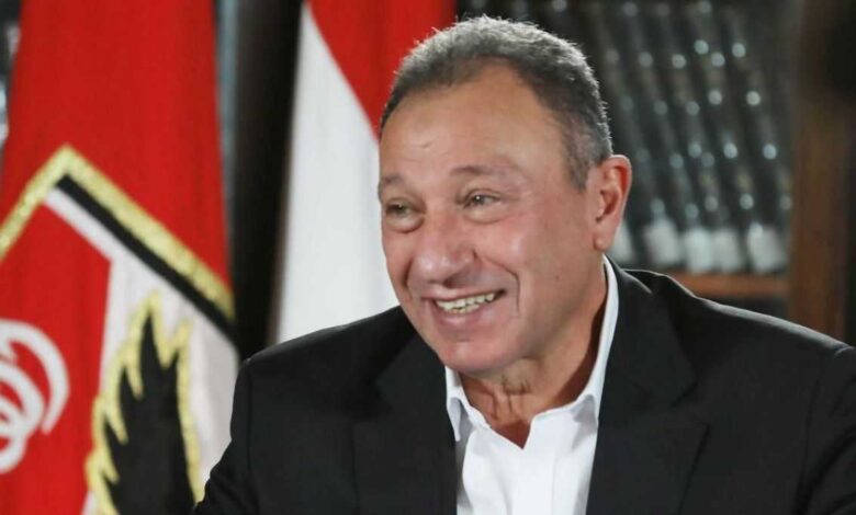 محمود الخطيب رئيس النادي الأهلي خلال اجتماع مجلس الإدارة
