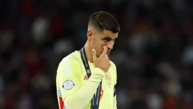 لاعبي المنتخب الإسباني يحتفلون رغم الهزيمة في نهائي دوري الأمم أمام البرتغال