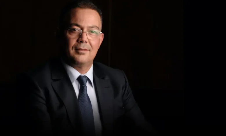 فوزي لقجع رئيس الجامعة الملكية المغربية لكرة القدم يتحدث خلال مؤتمر صحفي