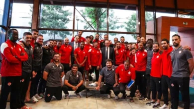 زيارة رئيس الجامعة الملكية المغربية لكرة القدم السيد فوزي لقجع لنادي الوداد الرياضي 6 ئيس الجامعة الملكية المغربية لكرة القدم فوزي لقجع مع لاعبي الوداد الرياضي في مركب محمد السادس