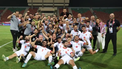 النشامى وكأس العالم قصة أربعين عامًا من التحديات والطموح 2 لاعبو منتخب الأردن يحتفلون بالتأهل إلى كأس العالم لأول مرة