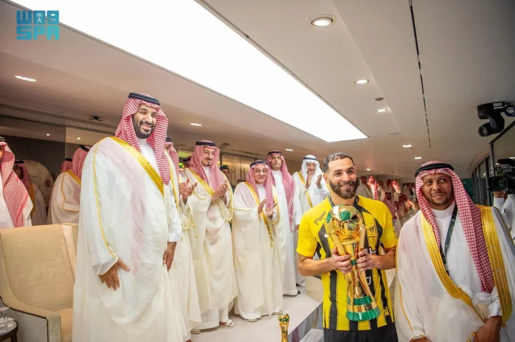 ولي العهد الأمير محمد بن سلمان يُكرم فريق الاتحاد بعد فوزه بكأس الملك 2025 في ملعب الإنماء بجدة