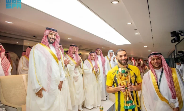 ولي العهد الأمير محمد بن سلمان يُكرم فريق الاتحاد بعد فوزه بكأس الملك 2025 في ملعب الإنماء بجدة