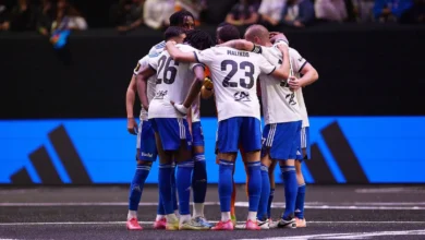 اليوم الثاني من كأس ملوك الأندية باريس 2025 1 فريق من بطولة كأس ملوك الأندية يستعد للدخول إلى ملعب كوبرا أرينا في باريس 2025