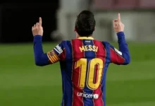 ليونيل ميسي مع قميص برشلونة خلال سنواته الأخيرة في النادي
