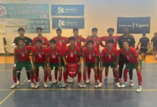 المنتخب المغربي لفئة أقل من 17 سنة لكرة القدم داخل القاعة في لحظة تتويج