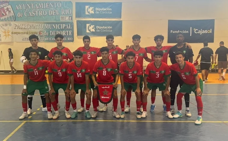 المنتخب المغربي لفئة أقل من 17 سنة لكرة القدم داخل القاعة في لحظة تتويج