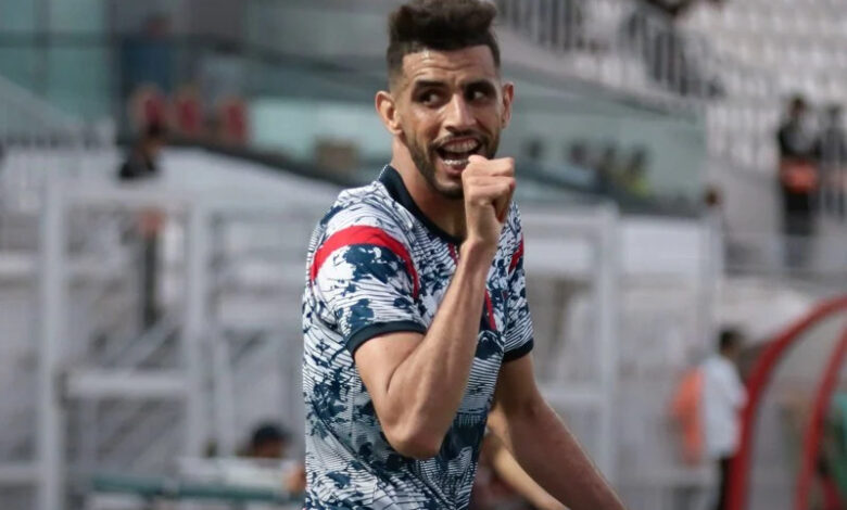 فريق أولمبيك آسفي يتسلم كأس العرش من الأمير مولاي رشيد بعد الفوز على نهضة بركان
