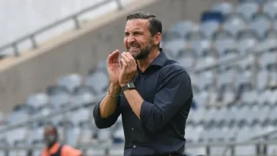 جوزيف زينباور يوجه تعليمات للاعبي شبيبة القبائل خلال التدريبات