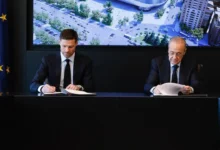 تشابي ألونسو يوقع عقد تدريب ريال مدريد بحضور فلورنتينو بيريز