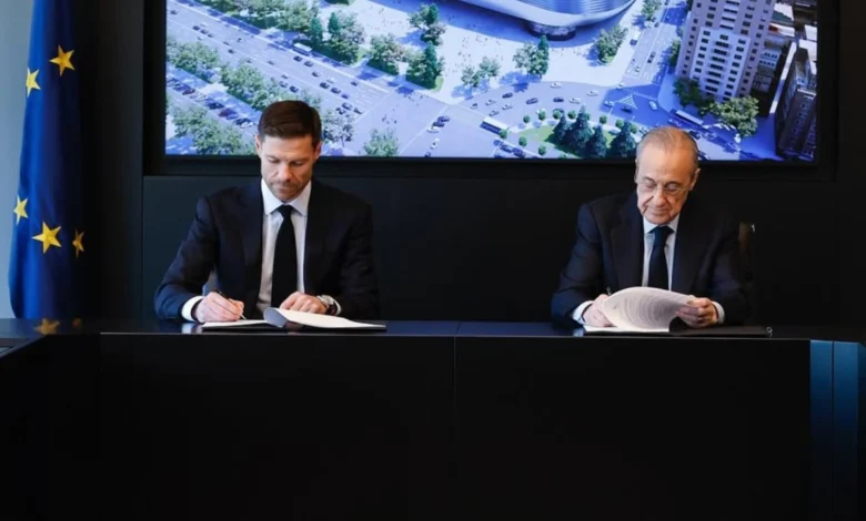 تشابي ألونسو يوقع عقد تدريب ريال مدريد بحضور فلورنتينو بيريز