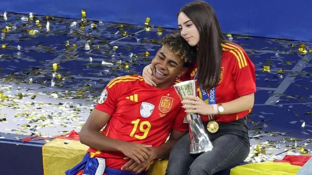 من هي حبيبة لامين يامال؟ كل ما نعرفه عن أليكس باديا نجمة تيكتوك التي أشعلت قلب نجم برشلونة 1 من هي أليكس باديا حبيبة لامين يامال نجم برشلونة؟ تعرف على تفاصيل العلاقة العاطفية التي شغلت جمهور كرة القدم ومواقع التواصل