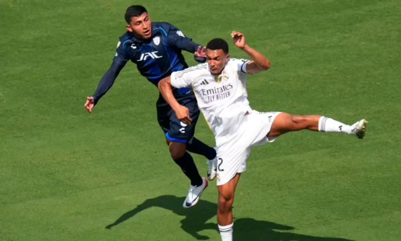 ترينت ألكسندر-أرنولد في مباراة ريال مدريد ضد باتشوكا