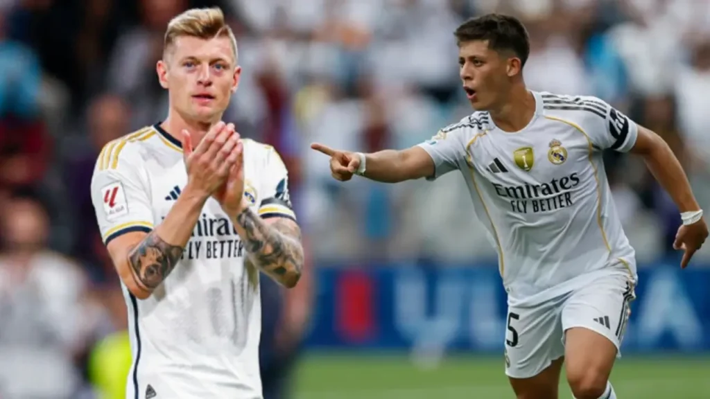 توني كروس وأردا غولر في ريال مدريد خلال مباراة في الدوري الإسباني