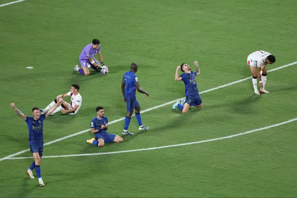 احتفال لاعبي الهلال بعد تسجيل الهدف الرابع في مرمى مانشستر سيتي