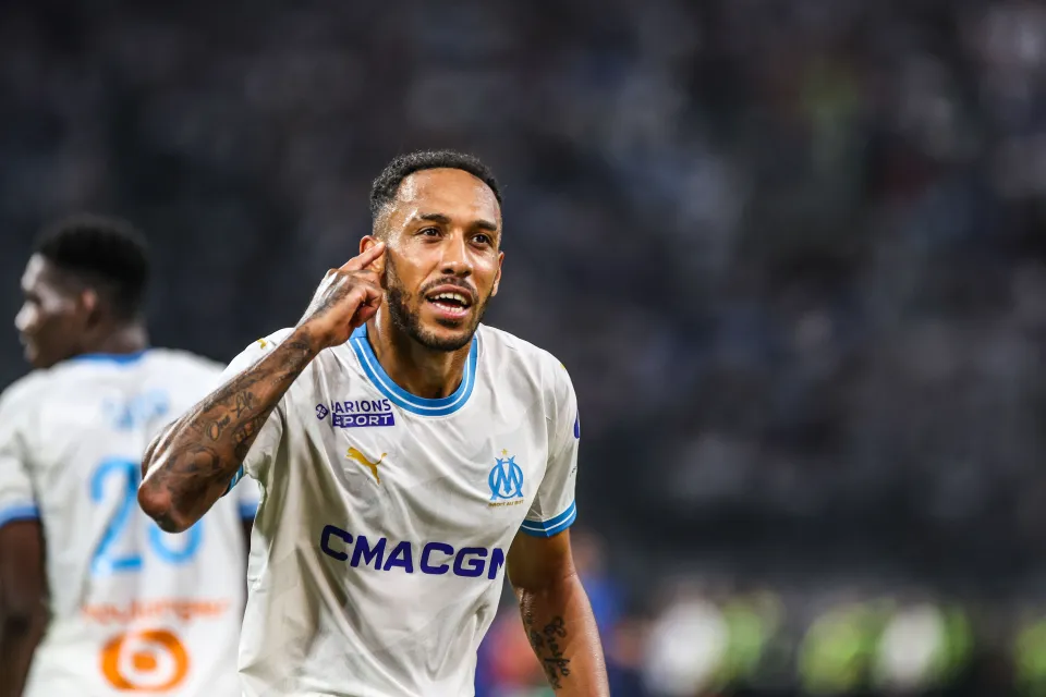 بيير إيميريك أوباميانغ يعود إلى أولمبيك مارسيليا صفقة الموسم في الليغ 1 1 بيير إيميريك أوباميانغ بقميص أولمبيك مارسيليا