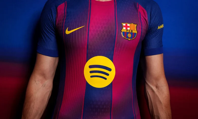 برشلونة تكشف عن قميصها الجديد لموسم 2025–2026 قبل العودة إلى الكامب نو