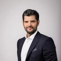 من هو سيباستيان سومّاكال الذي وضع فيه الرجاء ثقته لإعادة النادي إلى القمة؟ 1 سيباستيان سومّاكال المدير الرياضي الجديد للرجاء