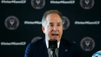 الملياردير الذي جلب سحر ميسي إلى ميامي 2 الملياردير خورخي ماس يقدّم ميسي في فعالية فاخرة تعكس التحول الكبير في إنتر ميامي