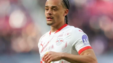 انتقال مفاجئ يلوح في الأفق: هل يخطف الدوري الإنجليزي جوهرة لايبزيغ تشافي سيمونز؟ 7 تشافي سيمونز بقميص لايبزيغ يحتفل مع زملائه