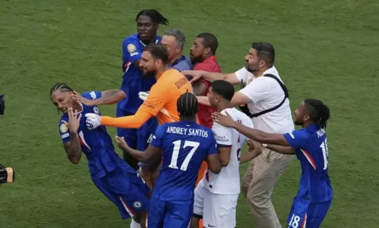 لويس إنريكي يصفع جواو بيدرو خلال شجار نهائي كأس العالم للأندية