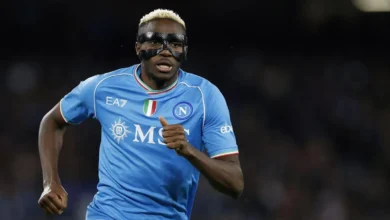 انتقال أوسيمين إلى غلطة سراي يتضمن شرطا يمنعه من العودة إلى الدوري الإيطالي 1 يكتور أوسيمين ينتقل من نابولي إلى غلطة سراي في صفقة تتضمن شرطا يمنعه من العودة إلى إيطاليا