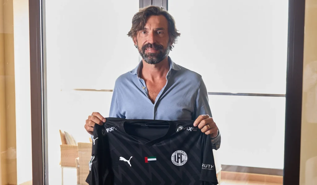أندريا بيرلو يحمل قميص نادي يونايتد إف سي بعد تعيينه مدربا جديدا للفريق