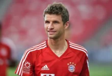 توماس مولر لن يعتزل ويتجه نحو مفاجأة أمريكية في مسيرته الكروية 8 توماس مولر بقميص بايرن ميونيخ خلال إحدى مبارياته الأخيرة